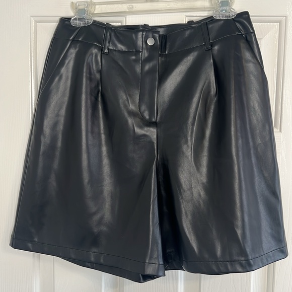 NWT Ming Wang High Waist Faux Leather Shorts black size small - Picture 4 of 10